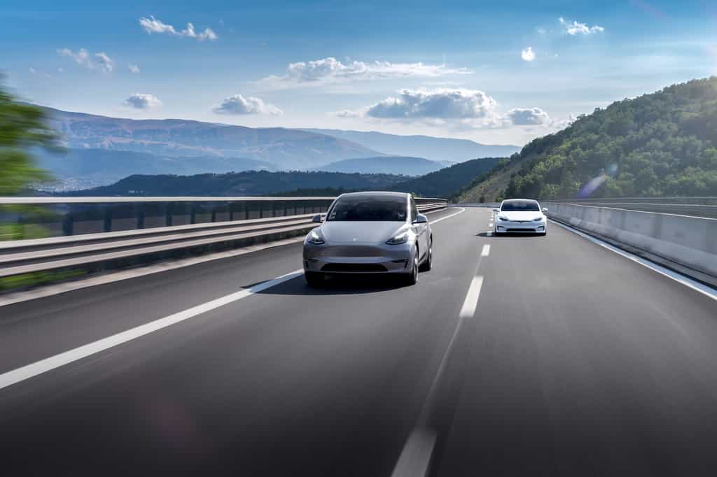 Si les aides à la conduite sont utiles, la vigilance du conducteur doit rester à son maximum. © Tesla